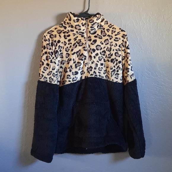 Last 1 leopard animal print two-tone pullover top - Picture 3 of 9